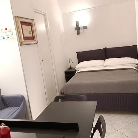 La Residenza Napoli Short Let Monolocale Standard Via Chiaia 82 Napoli Daire Dış mekan fotoğraf