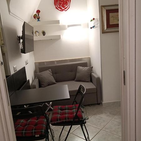 La Residenza Napoli Short Let Monolocale Standard Via Chiaia 82 Napoli Daire Dış mekan fotoğraf