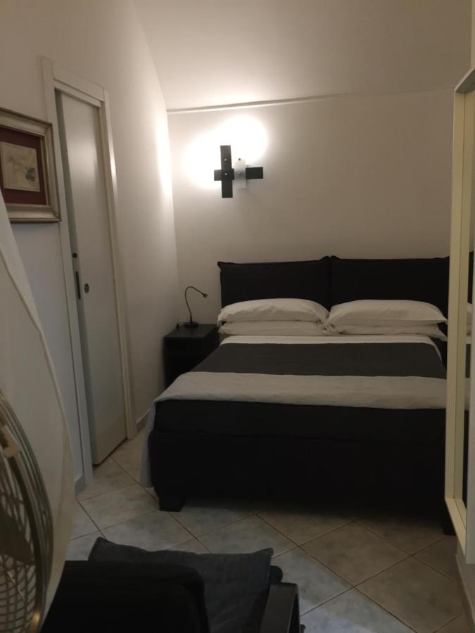 La Residenza Napoli Short Let Monolocale Standard Via Chiaia 82 Napoli Daire Dış mekan fotoğraf