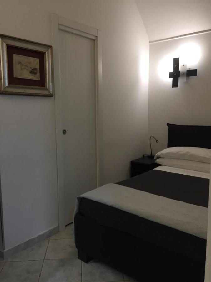 La Residenza Napoli Short Let Monolocale Standard Via Chiaia 82 Napoli Daire Dış mekan fotoğraf